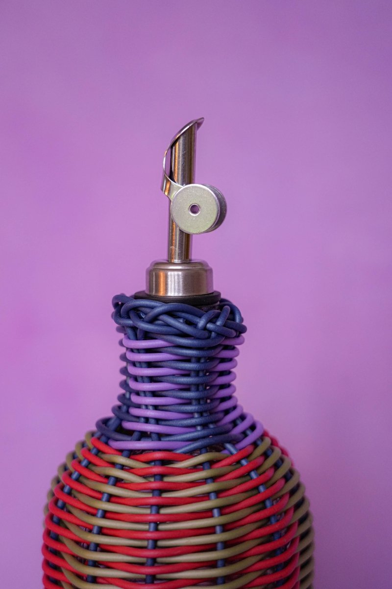 Maegen Oil Pourer - Red & Olive a