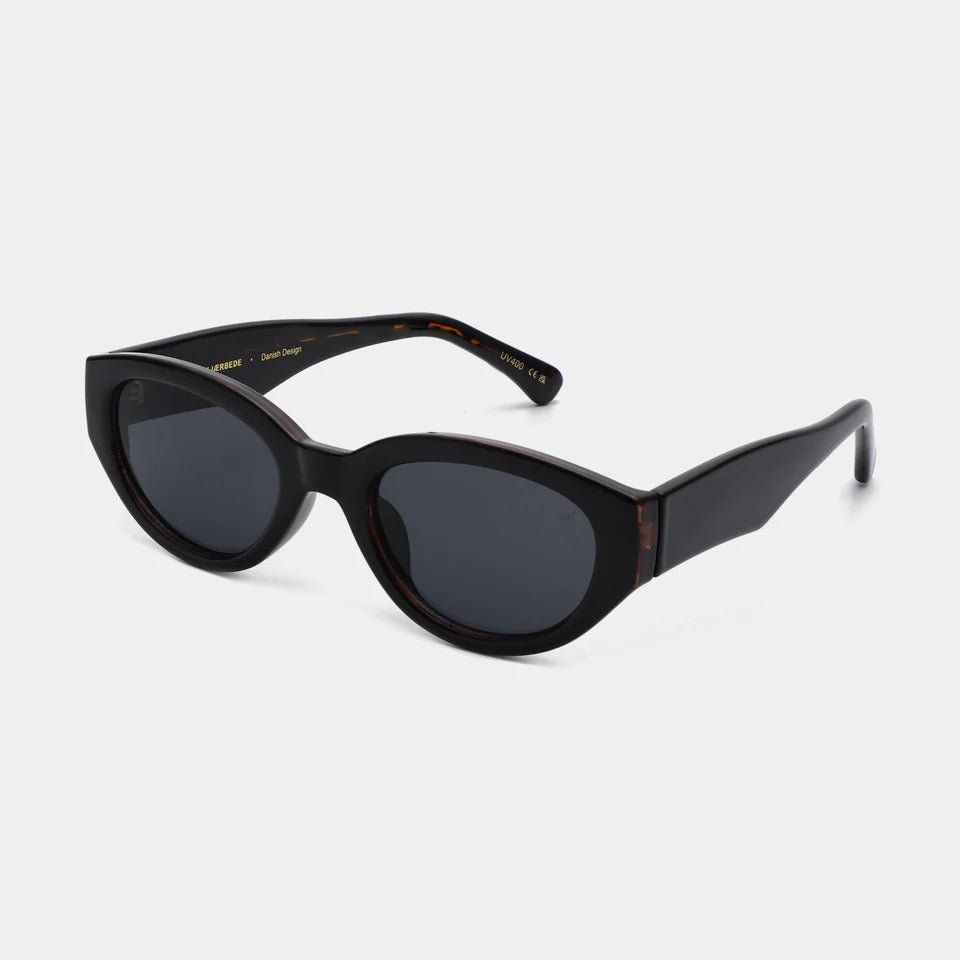 A. Kjaerbede Winnie sunglasses with round frames and dark lenses, stylish and protective eyewear for sunny days.
