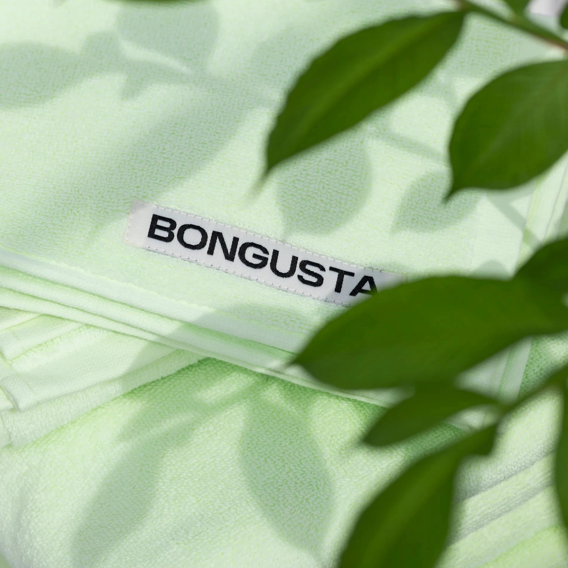 Bongusta Naram bathroom bath towel 70x140 cm in soft, absorbent fabric, displayed folded on a clean bathroom surface.