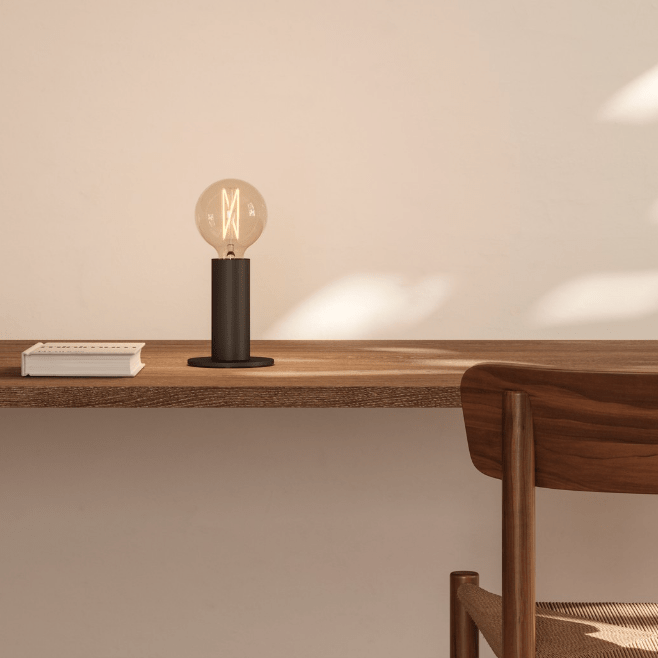 EDGAR Home SOL Lamp in 8 different colors, modern table lamp with sleek design and vibrant color options, ideal for home decor.