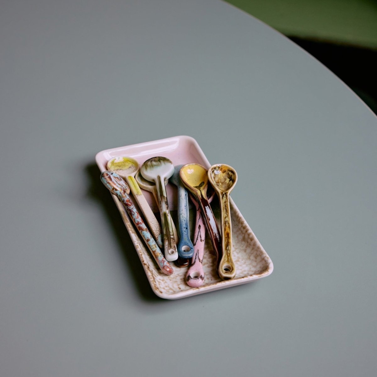 Set of 4 70s Ceramics Spoons by HKliving, serveware with colorful, vintage-inspired ceramic handles in a blend design.