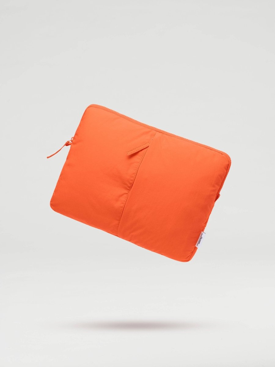 Black padded Ölend Backpacks laptop sleeve for 13-inch and 14-inch laptops, with soft interior and durable exterior.