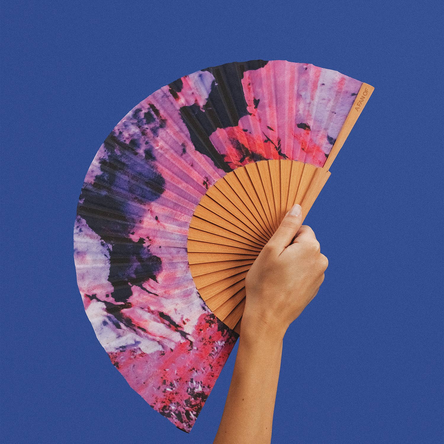 Pink and black TERRA Fan by A FAN OF, 23 cm compact handheld fan with ergonomic design and adjustable settings.