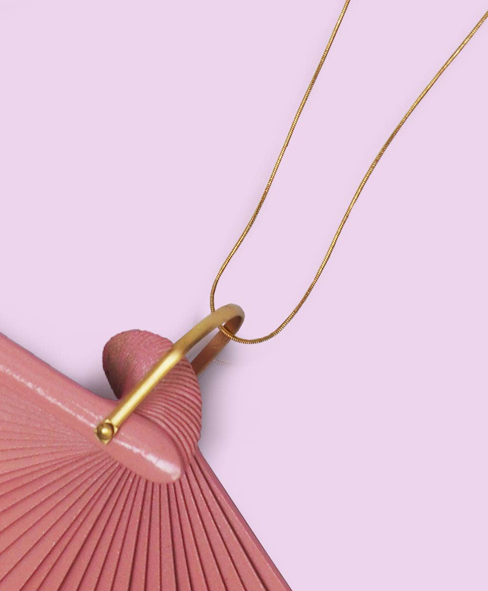 A FAN OF gold chain, 90/95 cm long, featuring a sleek, shiny design, displayed on a neutral background.