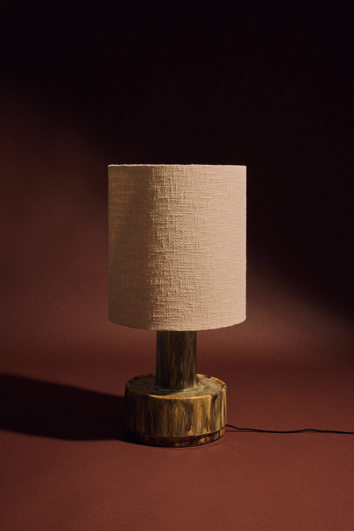 Ceramic lamp base reactive green