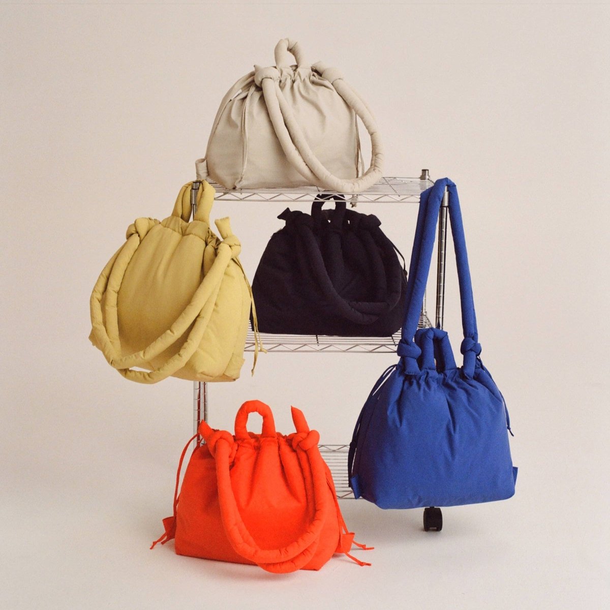 Ona Soft Bag: Cherry red