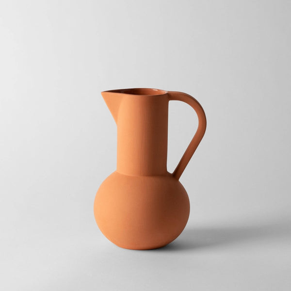 Nicholai Wiig-Hansen - Strøm - jug - medium - terracotta: Medium