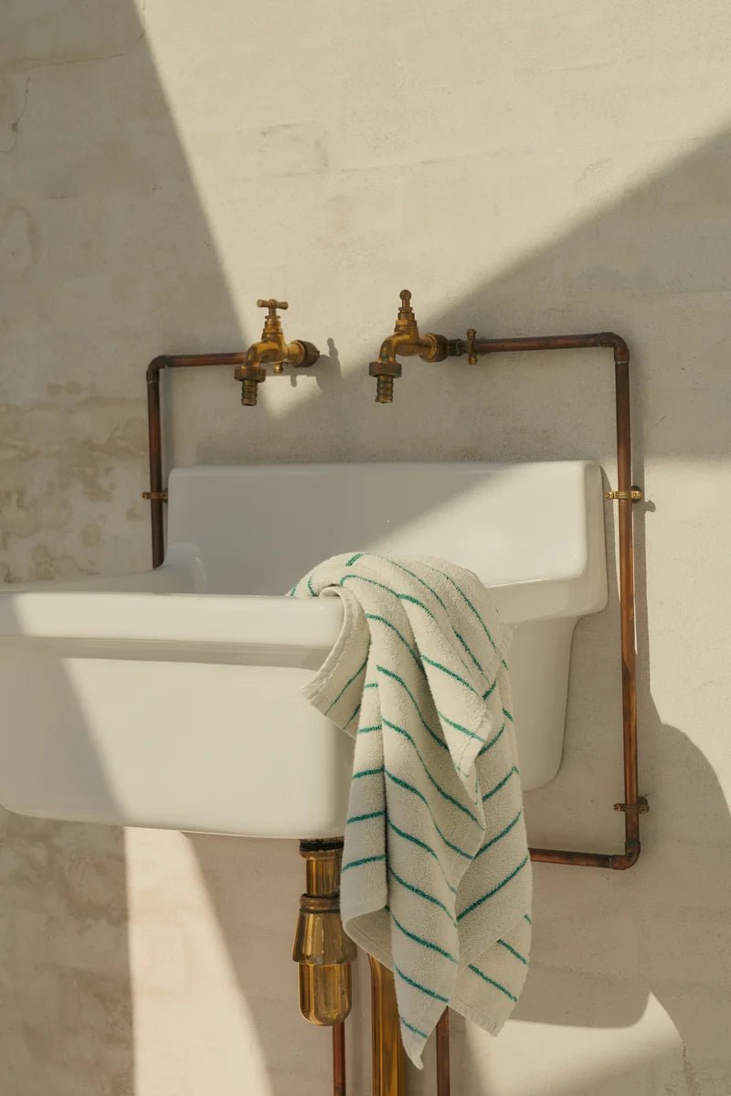 Bongusta Naram bathroom hand towel in pure white and grass green, soft cotton with textured design, perfect for modern bathroom decor.