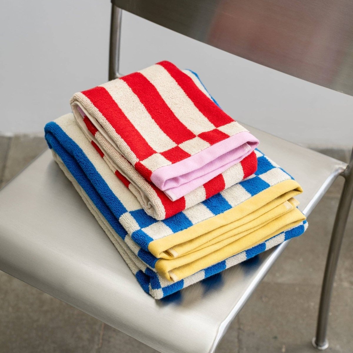 Clubhouse Stripe Handtuch: Blau / Badetuch