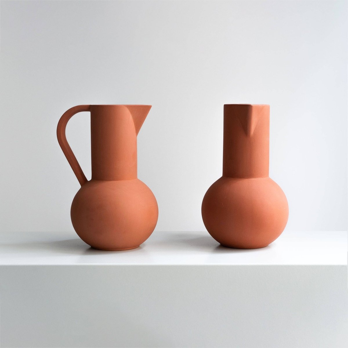 Nicholai Wiig-Hansen - Strøm - jug - medium - terracotta: Medium