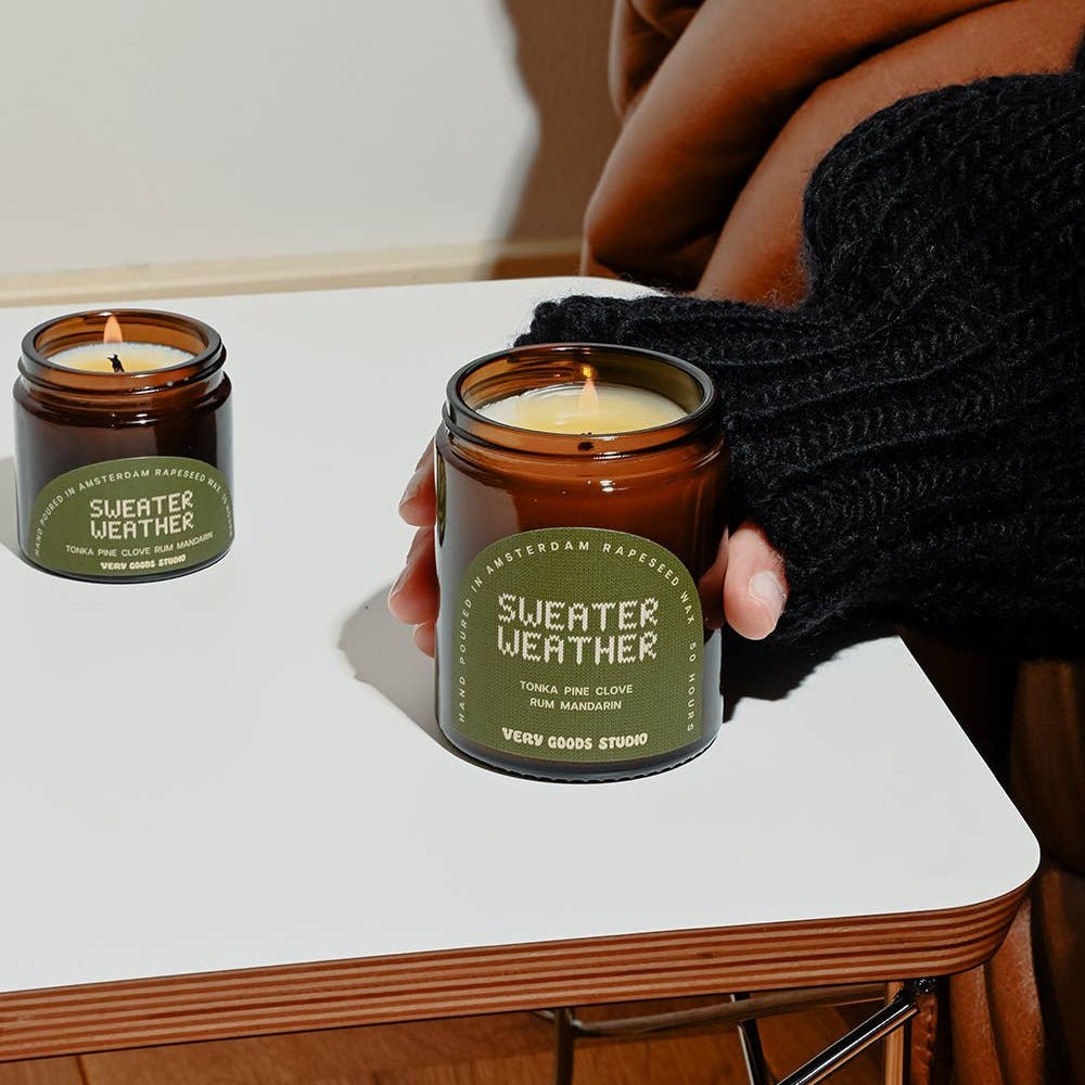 SWEATER WEATHER Rapswachskerze / 170 ml / 45-50 Stunden Braunes Glasgefäß