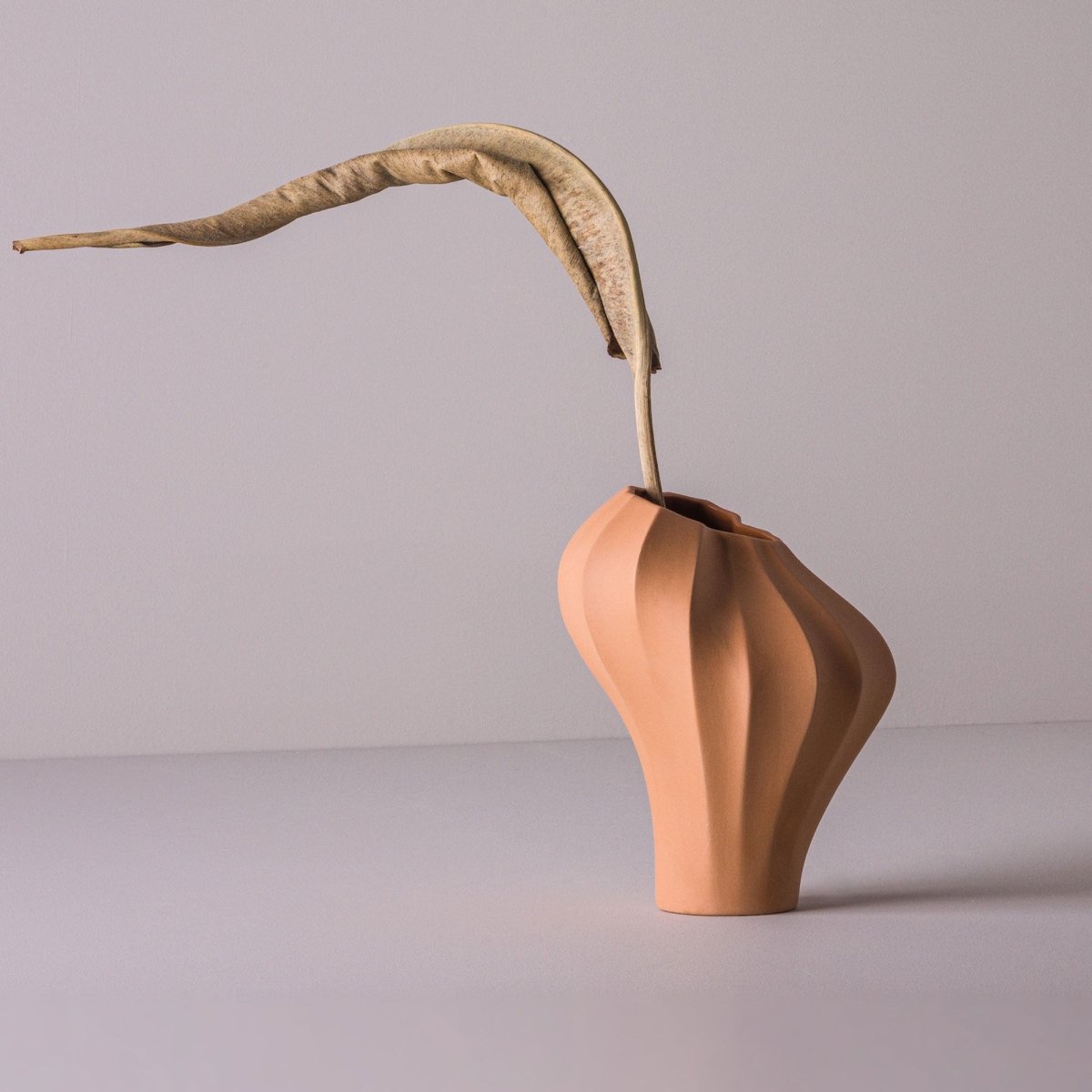 Valise A Porcelain Vase (h18 cm) - Holaria