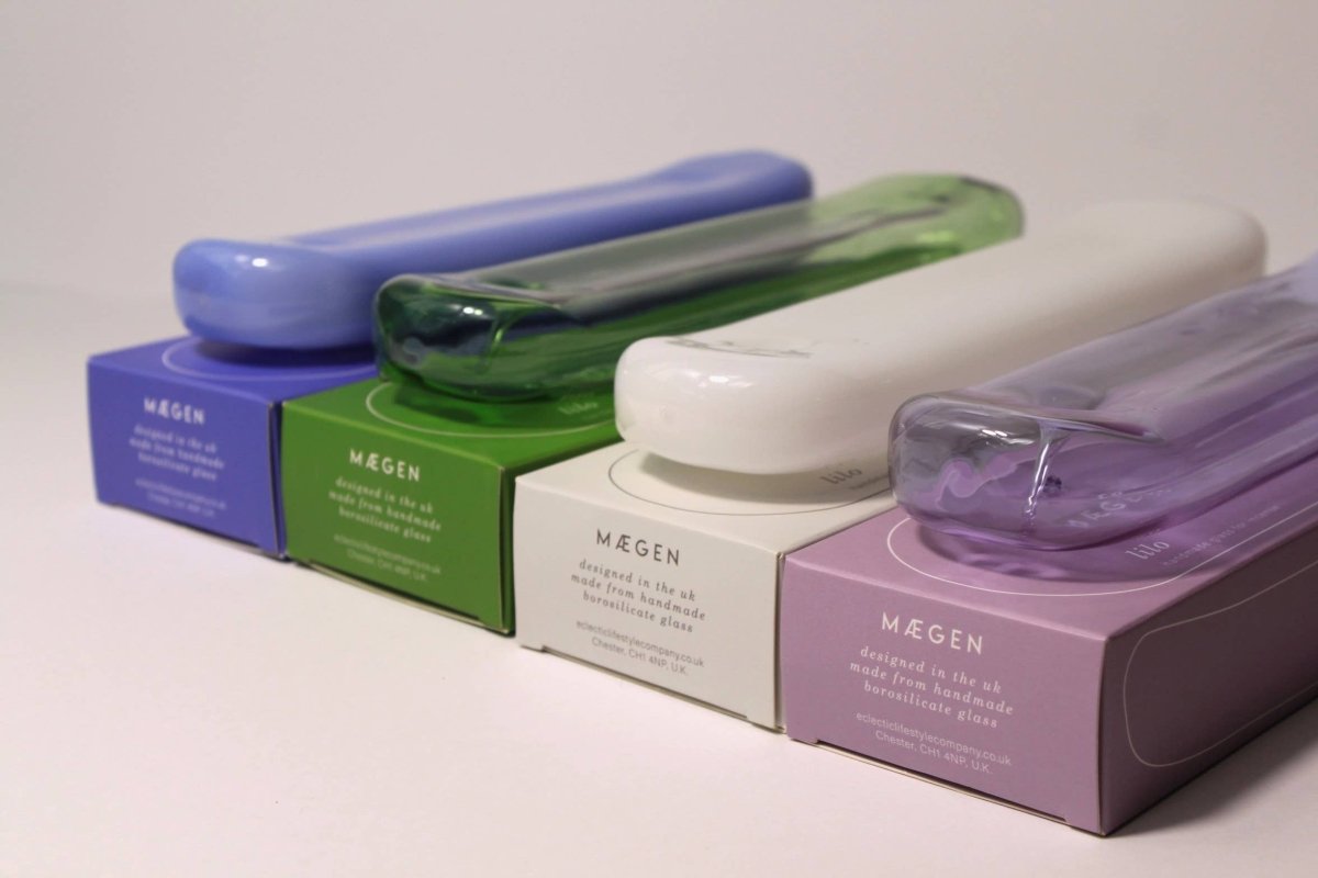 MÆGEN Lilo incense holder in lavender color with a decorative design, perfect for holding incense sticks and enhancing relaxation.