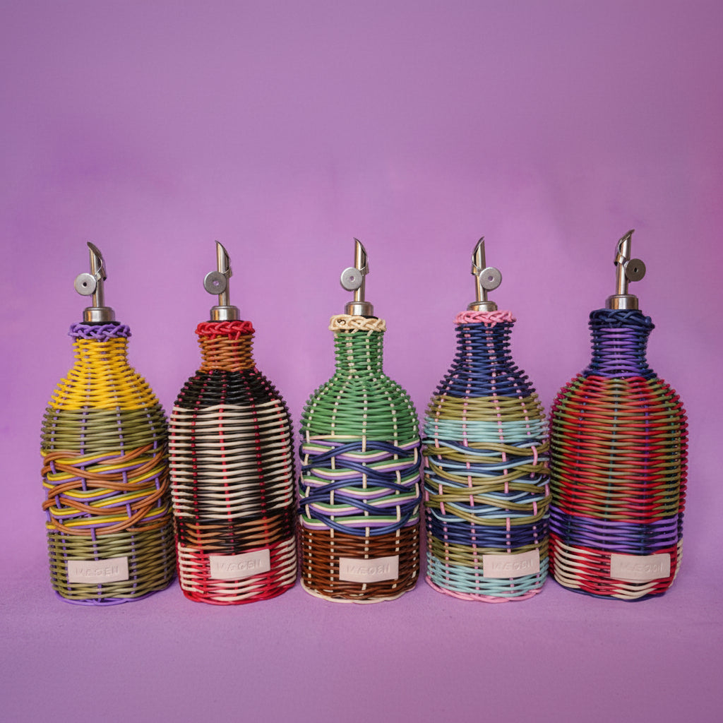 Maegen oil pourer in red and olive with a sleek design, perfect for dispensing cooking oils in the kitchen.