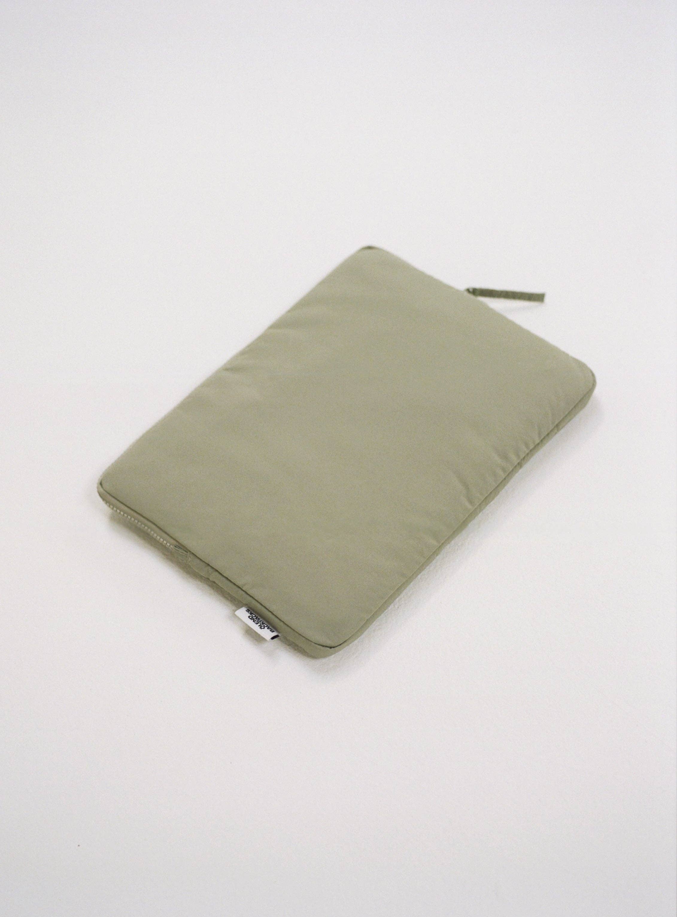 Padded Laptop Sleeve: Olive / 13” & 14” laptop