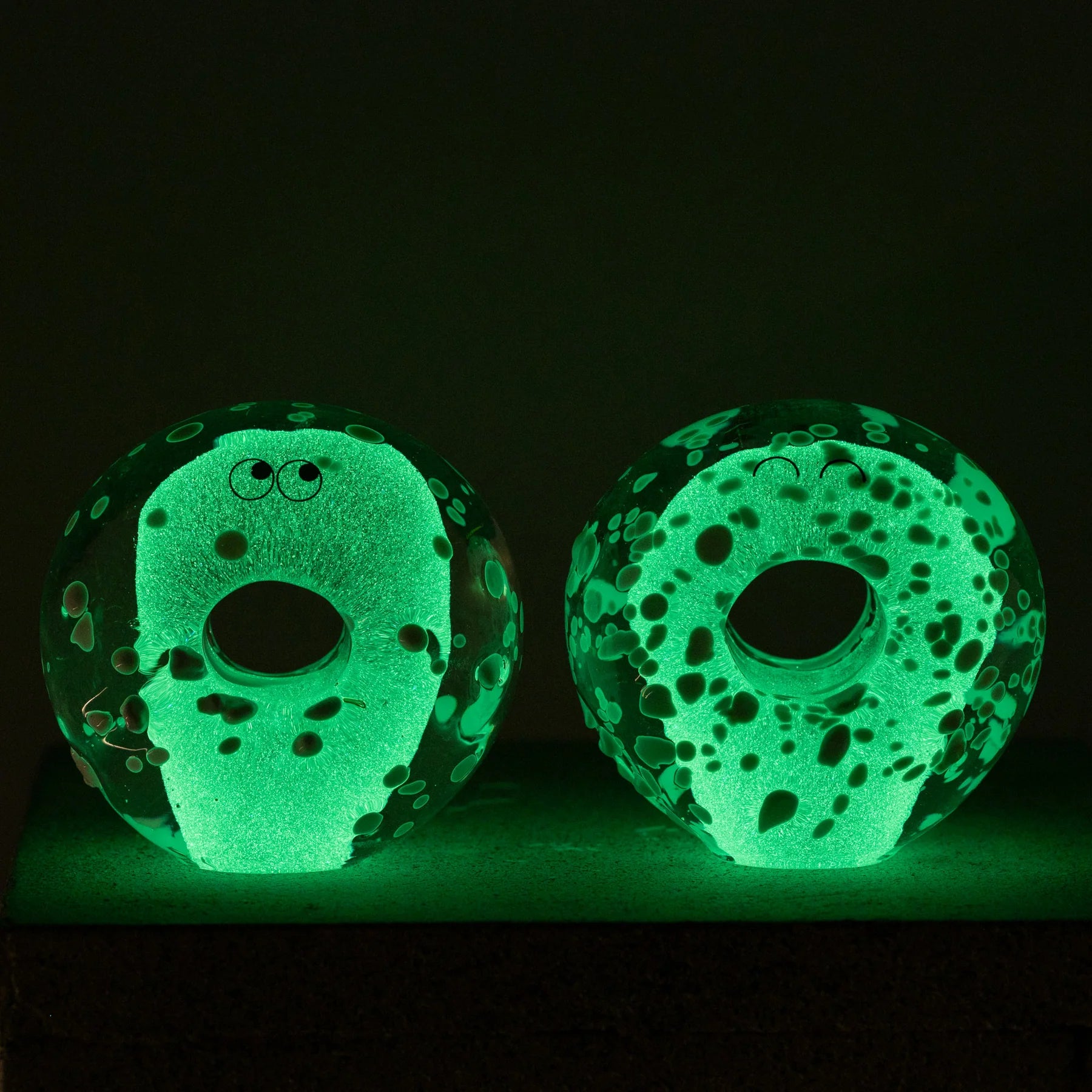GLOWING Blobs von Studio Arhoj