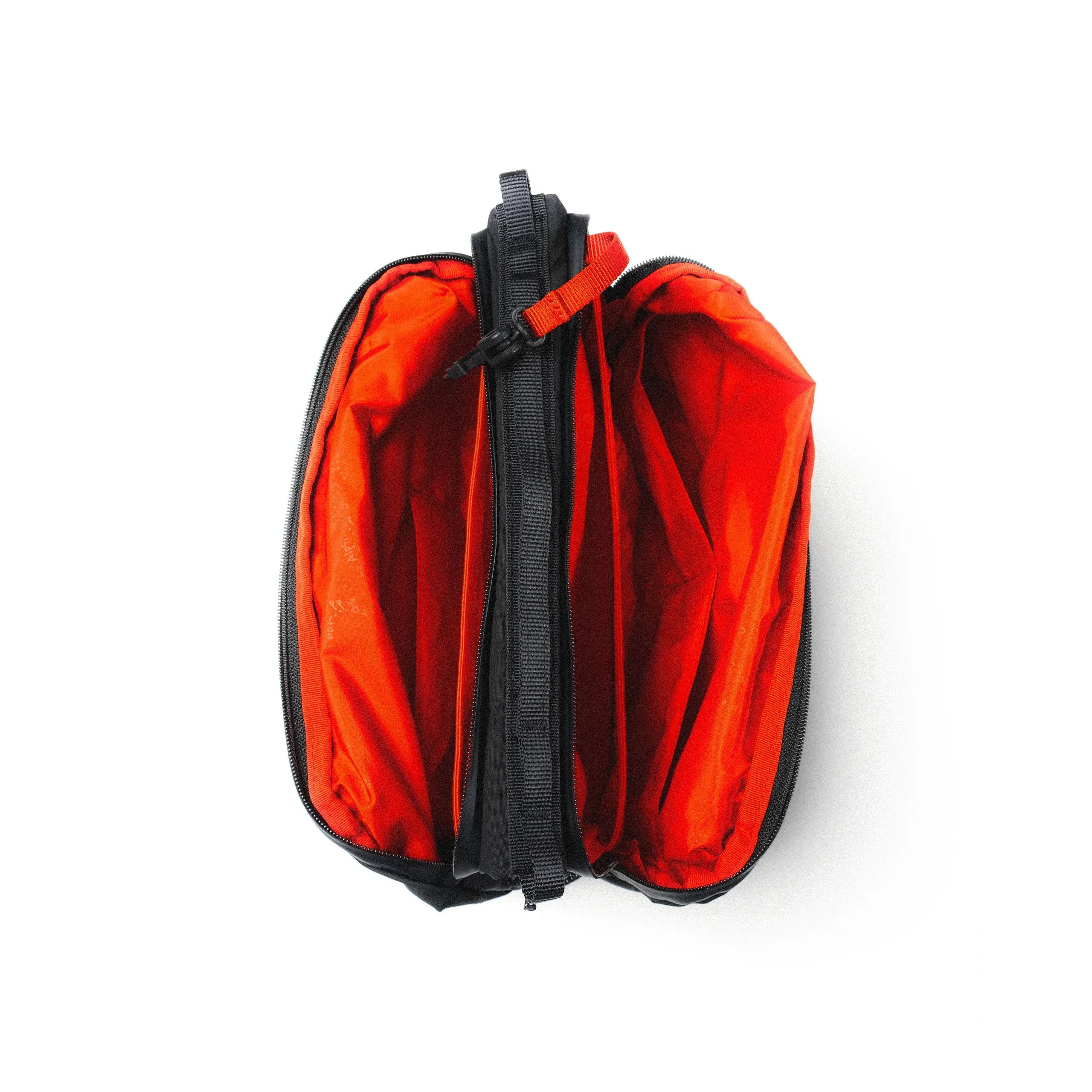 【本物】【正規品】topologie Bottle Sacoche Large Bottle Sacoche Large - Topologie | Stylish & Spacious Bags