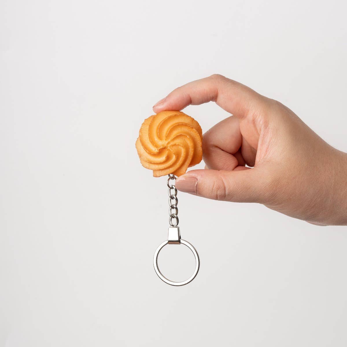 Yumazing keychain featuring a spritzgebäck cookie design, attached to a metal keyring for decorative use.