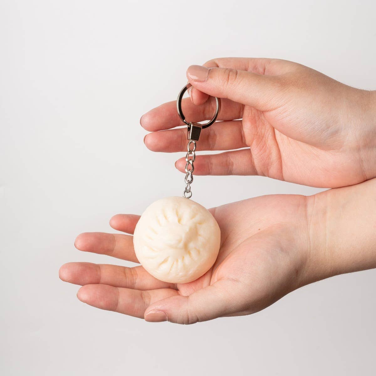 Yumazing steamed Momo keychain featuring a cute, detailed plush Momo character from Connectrade AG.
