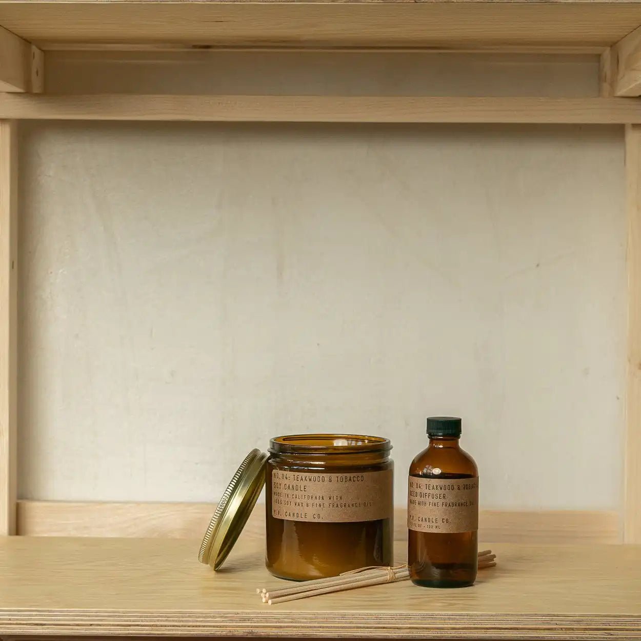 P.F. Candle Teakwood & Tobacco Large